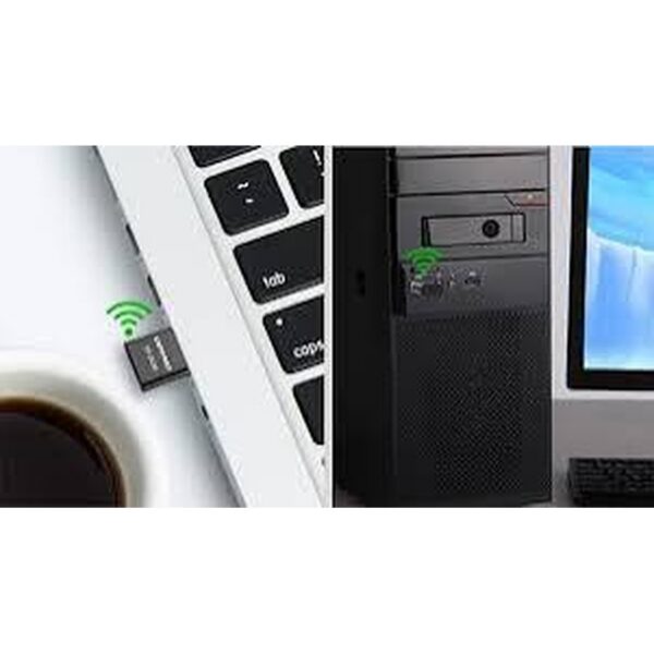 COMFAST CF-813B sur PC portable et PC de bureau Clé COMFAST CF-813B branchée sur un ordinateur portable et sur un PC de bureau