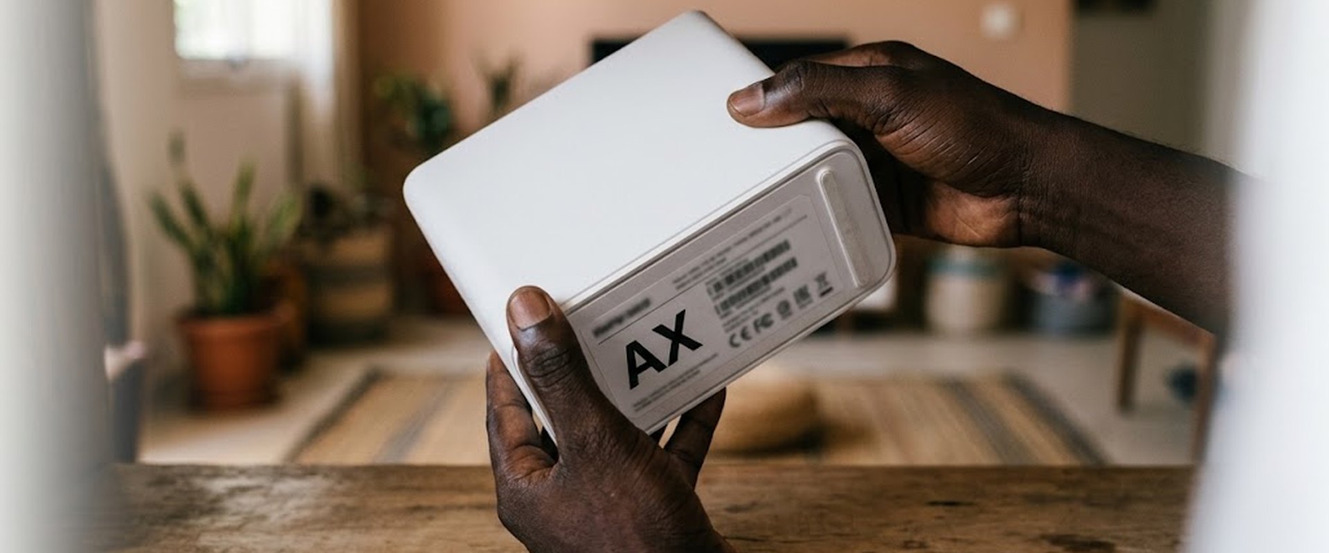 Vérifier l'étiquette de sa box pour savoir si elle est en WiFi 6 avant d'acheter un répéteur